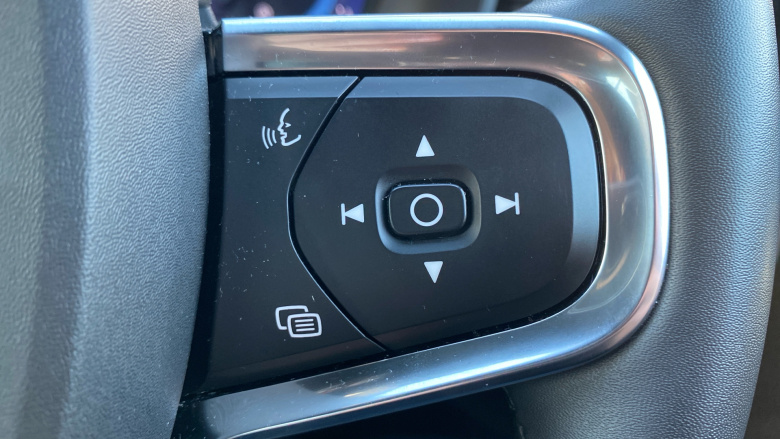 Volvo Xc40 2.0 B4P Plus Dark 5dr AWD Auto Petrol Estate